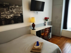 Belle chambre avec sanitaires privatifs